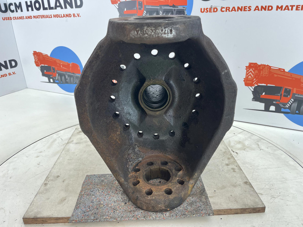 PPM ATT 400 Steering knuckle 16 holes axle 1 - Fusee voor Kraan: afbeelding 5 PPM ATT 400 Steering knuckle 16 holes axle 1 - Fusee voor Kraan: afbeelding 5