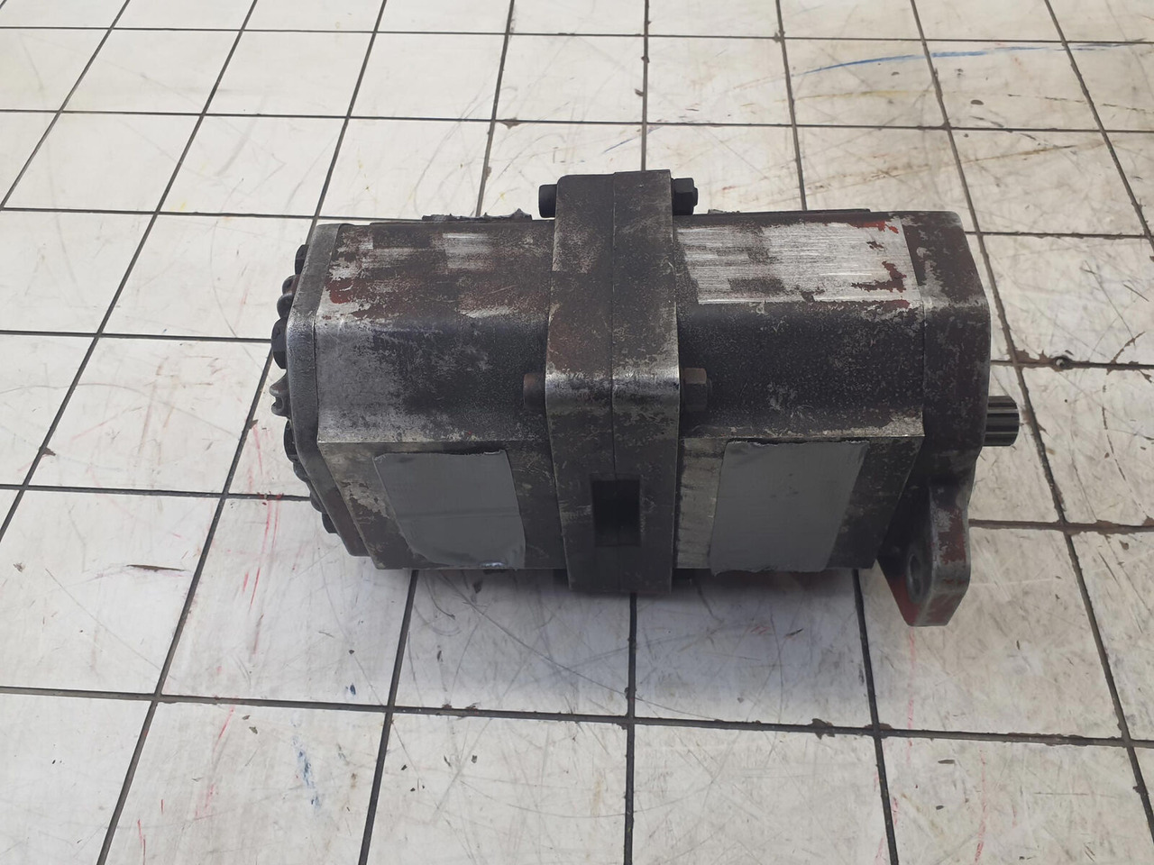 Sundstrand dual gear pump - Hydraulische pomp voor Mobiele kraan: afbeelding 1 Sundstrand dual gear pump - Hydraulische pomp voor Mobiele kraan: afbeelding 1