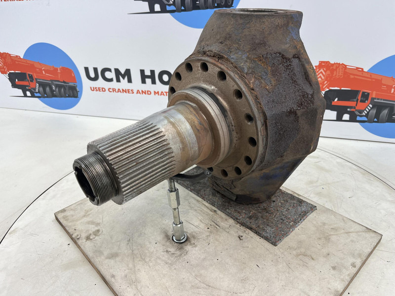Fusee voor Kraan Terex AC 155, AC 205 Steering knuckle 16 holes: afbeelding 1