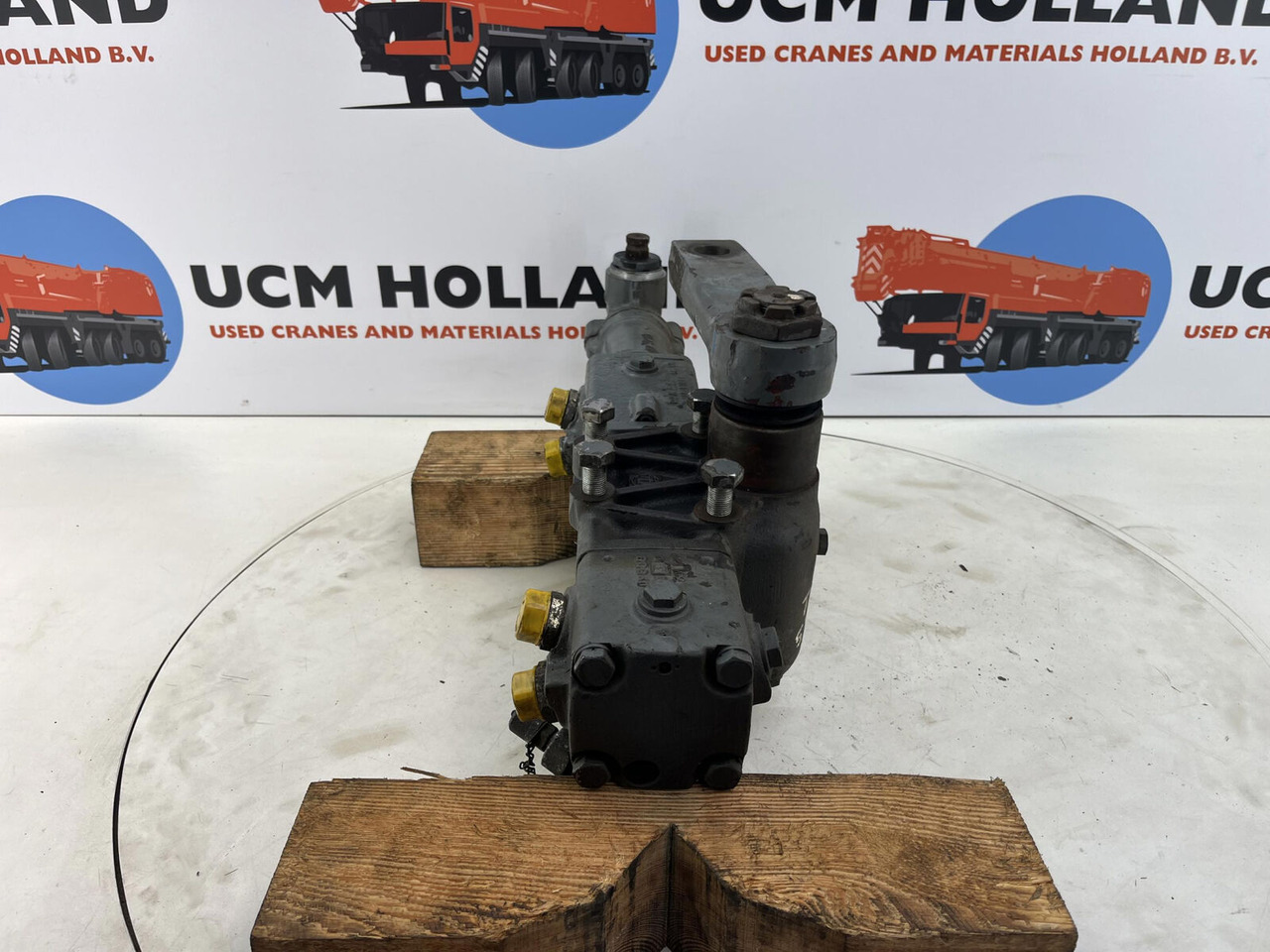 ZF LTM 1050-1 steering box - Stuurhuis voor Mobiele kraan: afbeelding 4 ZF LTM 1050-1 steering box - Stuurhuis voor Mobiele kraan: afbeelding 4