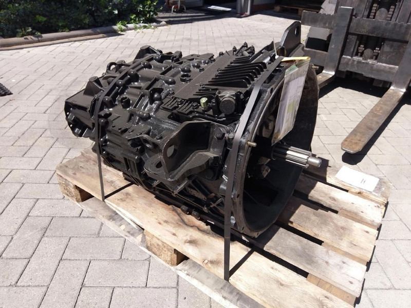 ZF LTM 1055-3.2 gearbox Astronic 12 AS 2302 - Versnellingsbak voor Kraan: afbeelding 2 ZF LTM 1055-3.2 gearbox Astronic 12 AS 2302 - Versnellingsbak voor Kraan: afbeelding 2