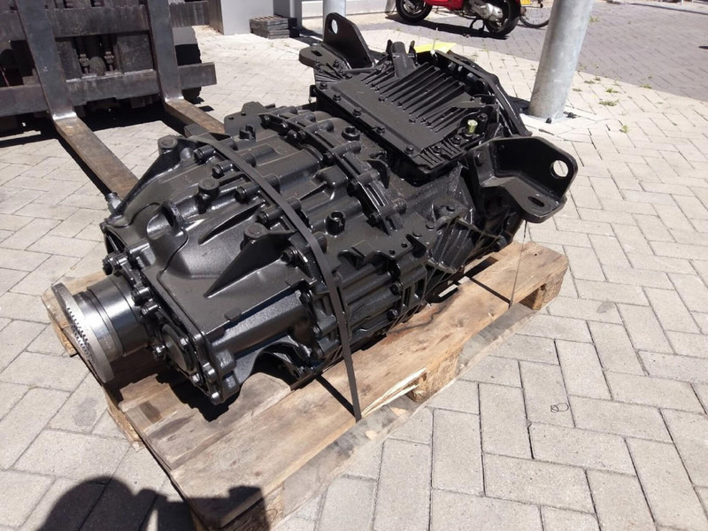 ZF LTM 1055-3.2 gearbox Astronic 12 AS 2302 - Versnellingsbak voor Kraan: afbeelding 4 ZF LTM 1055-3.2 gearbox Astronic 12 AS 2302 - Versnellingsbak voor Kraan: afbeelding 4