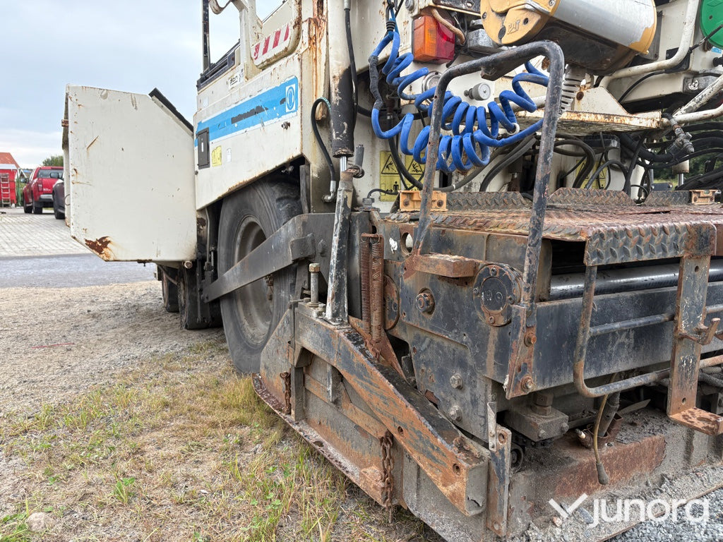 Asfaltsläggare Caterpillar BB730 - Asfaltafwerkmachine: afbeelding 5 Asfaltsläggare Caterpillar BB730 - Asfaltafwerkmachine: afbeelding 5