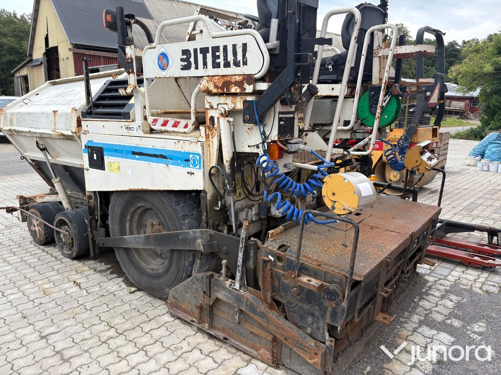 Asfaltsläggare Caterpillar BB730 - Asfaltafwerkmachine: afbeelding 1 Asfaltsläggare Caterpillar BB730 - Asfaltafwerkmachine: afbeelding 1