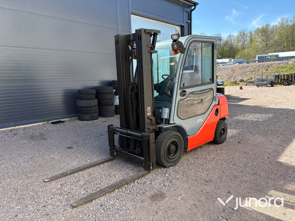 Gaffeltruck Toyota - Elektrische heftruck: afbeelding 1 Gaffeltruck Toyota - Elektrische heftruck: afbeelding 1
