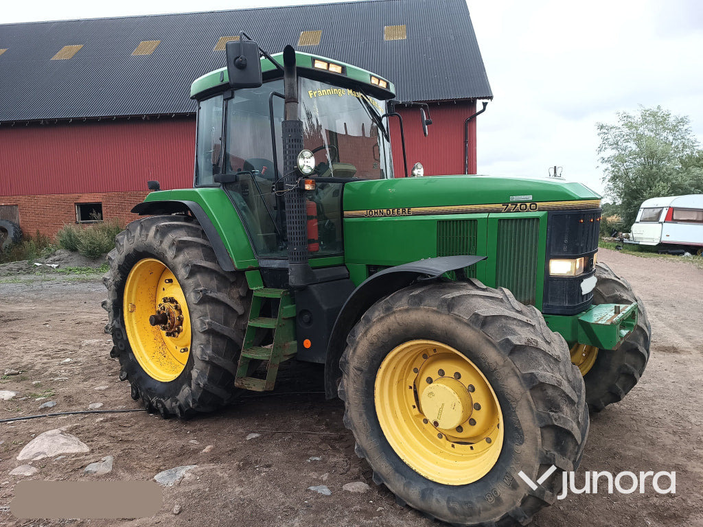 John Deere 7700 - Tractor: afbeelding 1 John Deere 7700 - Tractor: afbeelding 1