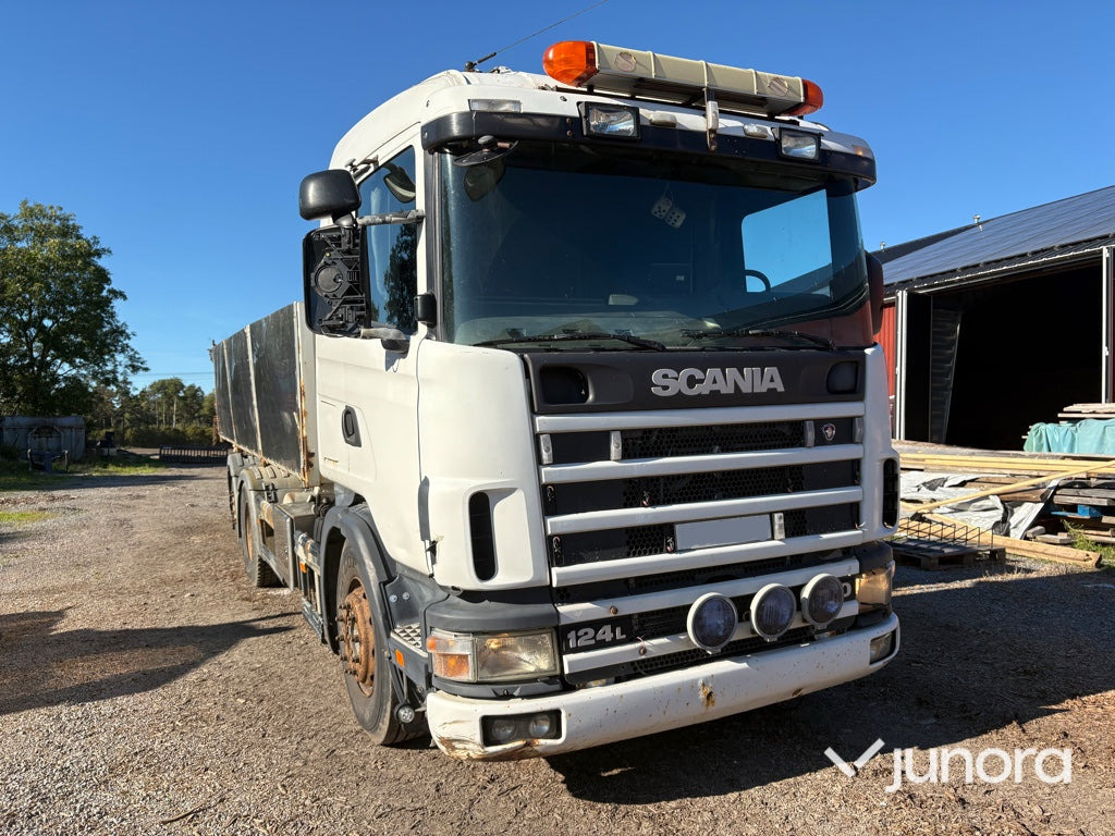 Lastbil - Scania, R124LB6X24NB470 - Vrachtwagen met open laadbak: afbeelding 2 Lastbil - Scania, R124LB6X24NB470 - Vrachtwagen met open laadbak: afbeelding 2