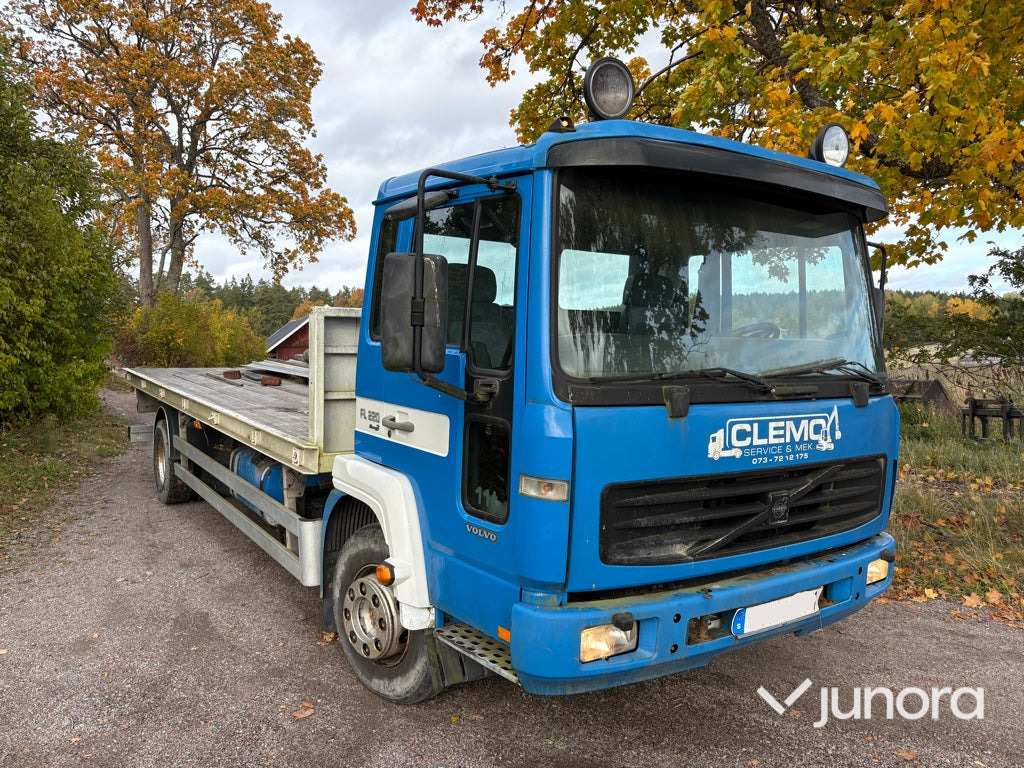 Lastbil - Volvo FL6 4X2 - Vrachtwagen met open laadbak: afbeelding 3 Lastbil - Volvo FL6 4X2 - Vrachtwagen met open laadbak: afbeelding 3