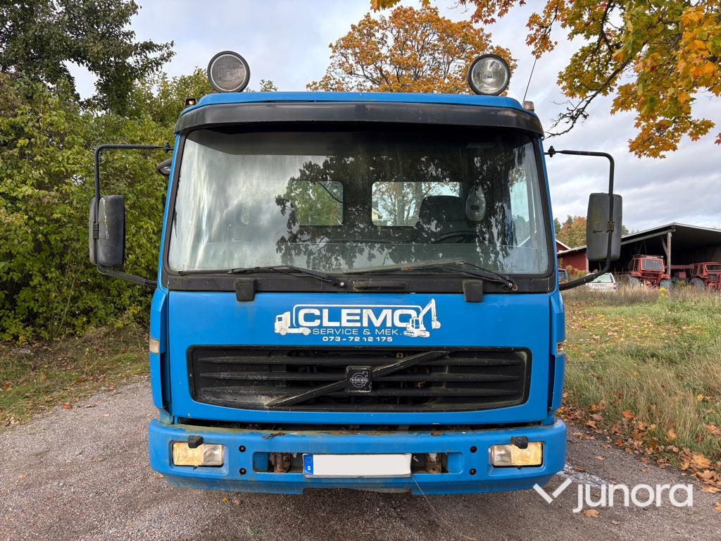 Lastbil - Volvo FL6 4X2 - Vrachtwagen met open laadbak: afbeelding 2 Lastbil - Volvo FL6 4X2 - Vrachtwagen met open laadbak: afbeelding 2