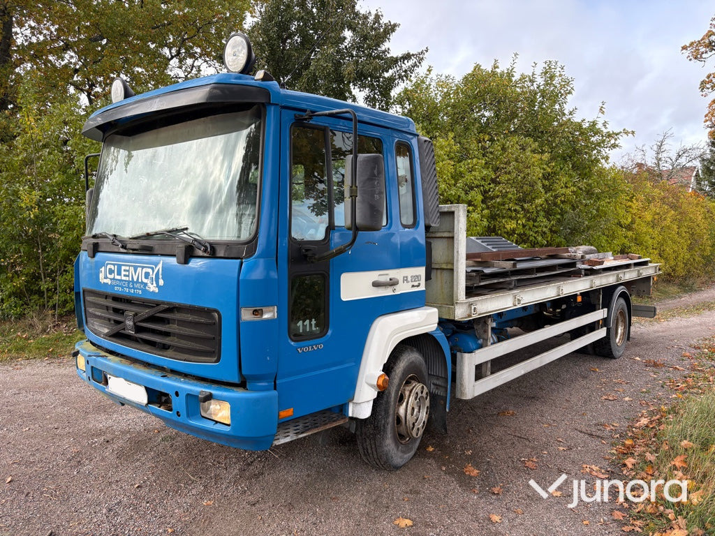 Lastbil - Volvo FL6 4X2 - Vrachtwagen met open laadbak: afbeelding 1 Lastbil - Volvo FL6 4X2 - Vrachtwagen met open laadbak: afbeelding 1