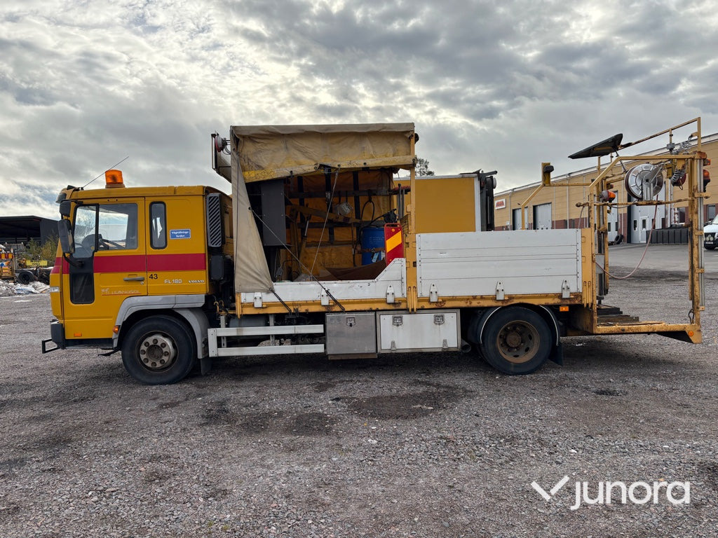 Lastbil - Volvo FL611 4X2 - Vrachtwagen met open laadbak: afbeelding 4 Lastbil - Volvo FL611 4X2 - Vrachtwagen met open laadbak: afbeelding 4