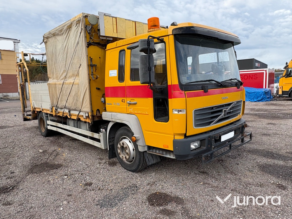 Lastbil - Volvo FL611 4X2 - Vrachtwagen met open laadbak: afbeelding 3 Lastbil - Volvo FL611 4X2 - Vrachtwagen met open laadbak: afbeelding 3