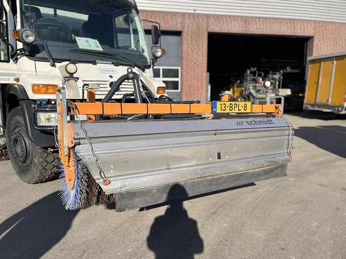 Mercedes-Benz Unimog U400 U400 4 x 2 / Schmidt SK350 sweeper - Veegwagen: afbeelding 5 Mercedes-Benz Unimog U400 U400 4 x 2 / Schmidt SK350 sweeper - Veegwagen: afbeelding 5