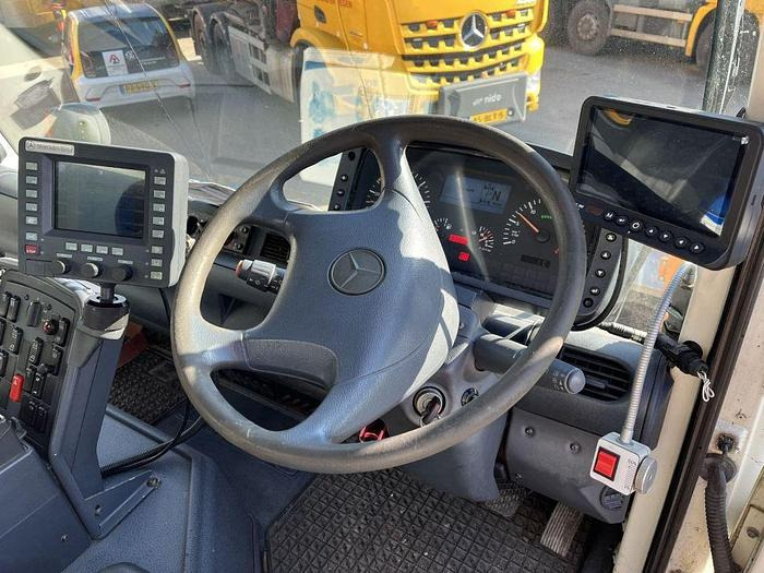 Veegwagen Mercedes-Benz Unimog U400 U400 4 x 2 / Schmidt SK350 sweeper: afbeelding 9 Veegwagen Mercedes-Benz Unimog U400 U400 4 x 2 / Schmidt SK350 sweeper: afbeelding 9