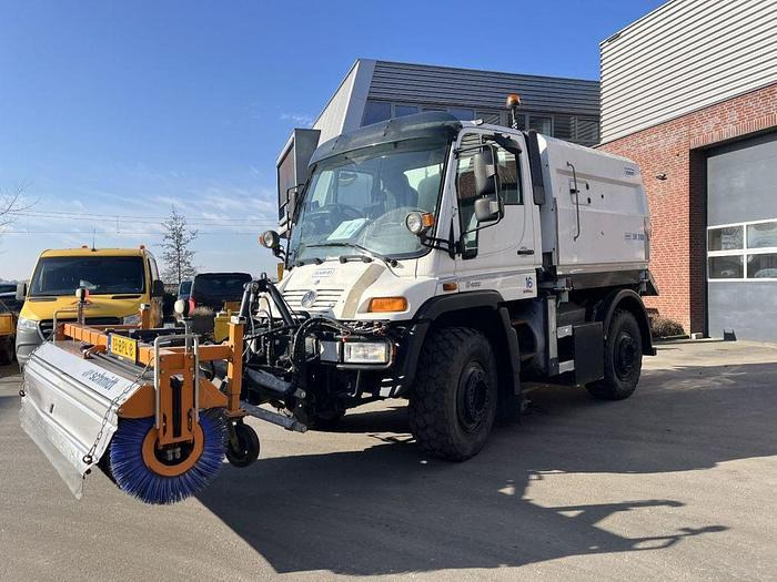 Mercedes-Benz Unimog U400 U400 4 x 2 / Schmidt SK350 sweeper - Veegwagen: afbeelding 4 Mercedes-Benz Unimog U400 U400 4 x 2 / Schmidt SK350 sweeper - Veegwagen: afbeelding 4