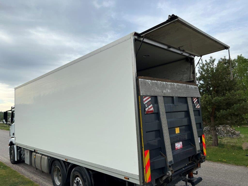 8,4 mtr glasfiber kasse - Xarios 500 - Gesloten laadbak: afbeelding 3 8,4 mtr glasfiber kasse - Xarios 500 - Gesloten laadbak: afbeelding 3