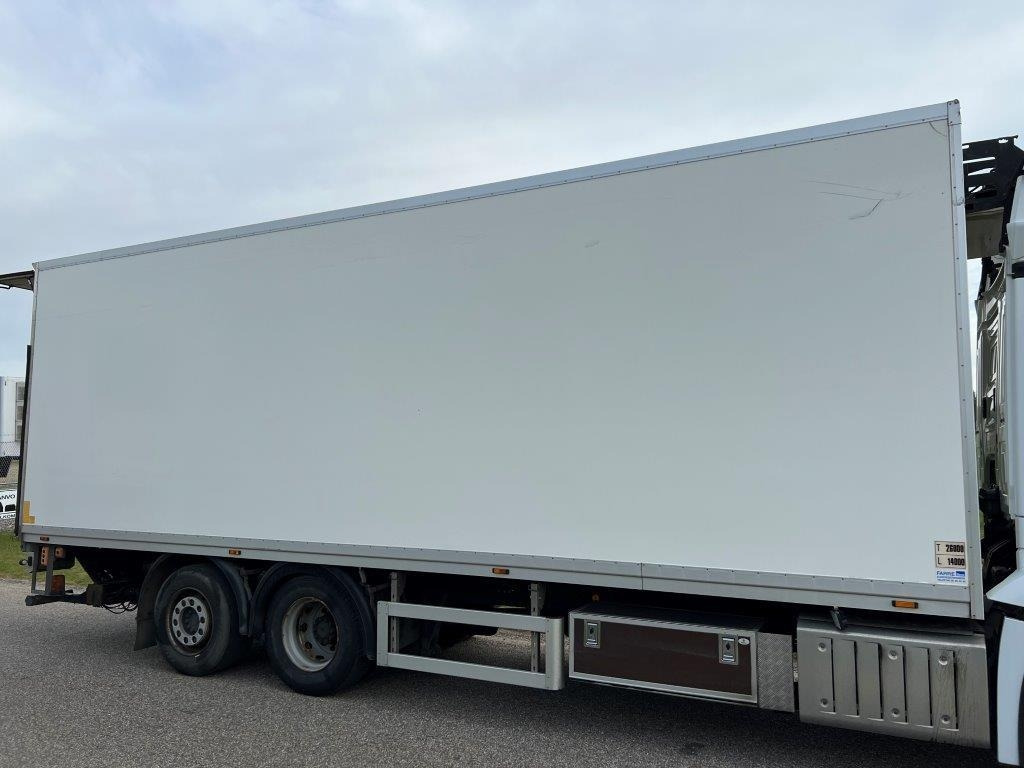 8,4 mtr glasfiber kasse - Xarios 500 - Gesloten laadbak: afbeelding 4 8,4 mtr glasfiber kasse - Xarios 500 - Gesloten laadbak: afbeelding 4