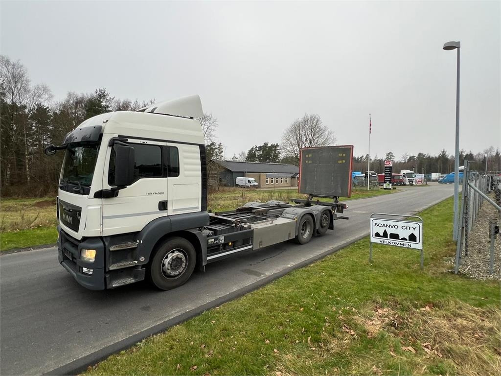 MAN TGS 26-500 6x2-4 LL - Containertransporter/ Wissellaadbak vrachtwagen: afbeelding 1 MAN TGS 26-500 6x2-4 LL - Containertransporter/ Wissellaadbak vrachtwagen: afbeelding 1