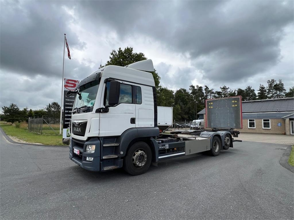 MAN TGS 26-500 6x2-4 LL - Containertransporter/ Wissellaadbak vrachtwagen: afbeelding 1 MAN TGS 26-500 6x2-4 LL - Containertransporter/ Wissellaadbak vrachtwagen: afbeelding 1