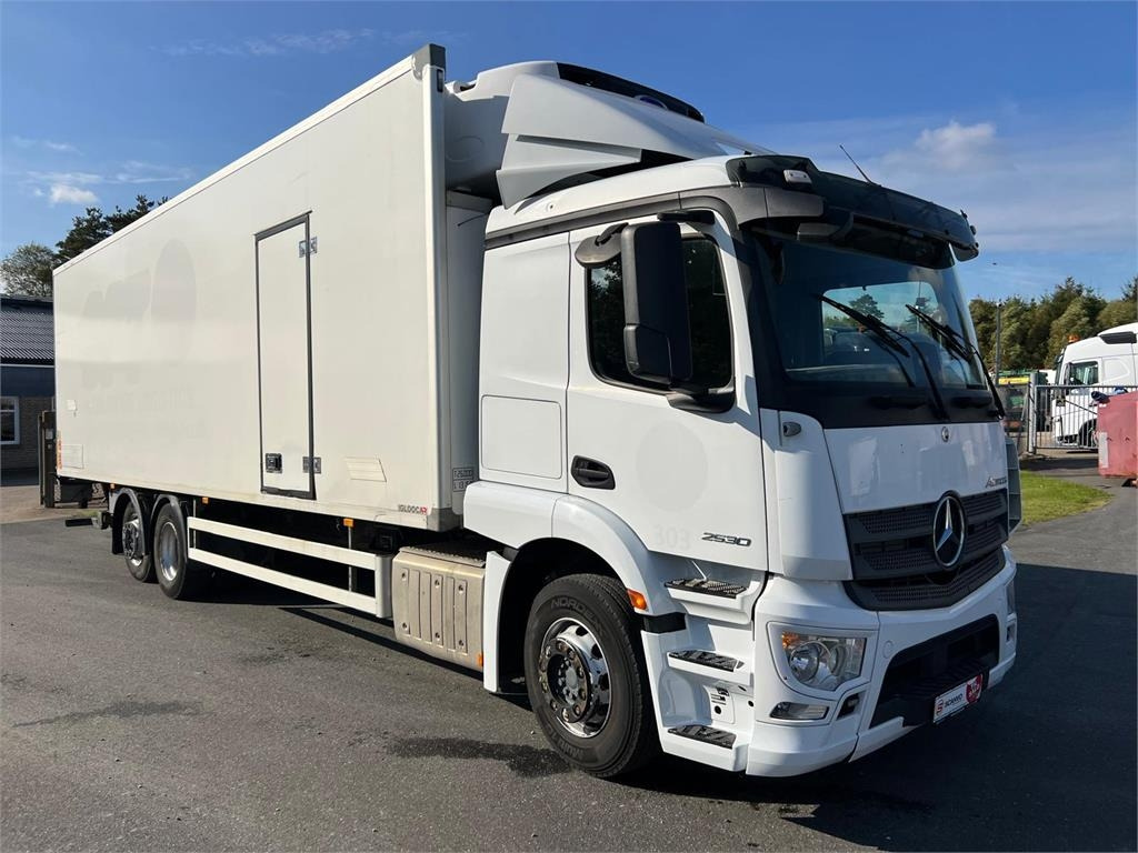 Mercedes-Benz Actros 2530 L 6x2*4 - Koelwagen vrachtwagen: afbeelding 2 Mercedes-Benz Actros 2530 L 6x2*4 - Koelwagen vrachtwagen: afbeelding 2