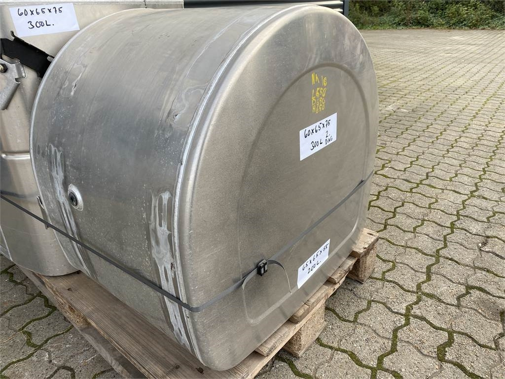 Volvo 200 ltr Dieseltank - Brandstoftank voor Vrachtwagen: afbeelding 2 Volvo 200 ltr Dieseltank - Brandstoftank voor Vrachtwagen: afbeelding 2