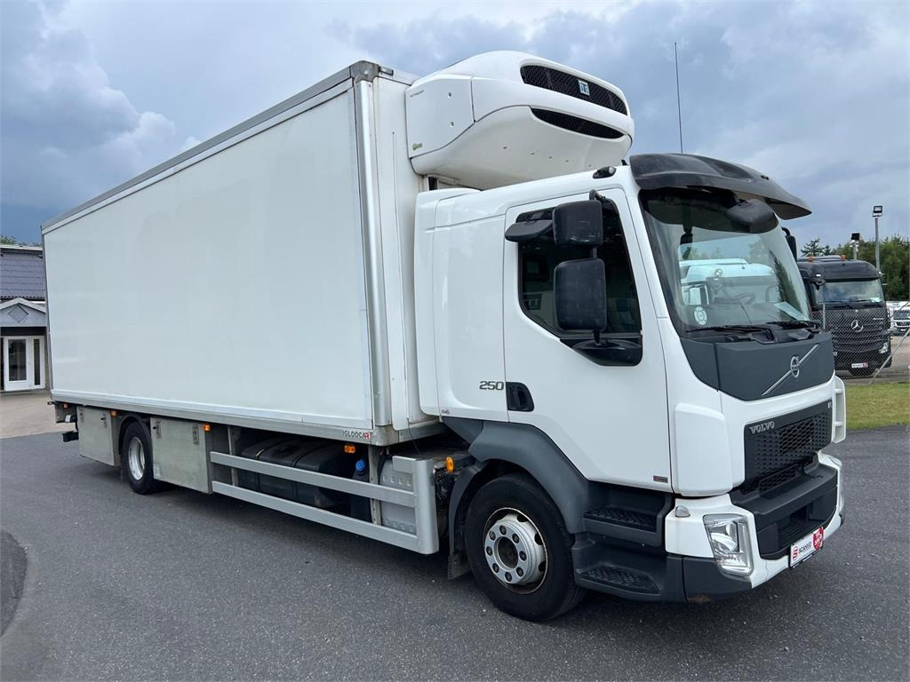 Volvo FL 250 16 ton - Koelwagen vrachtwagen: afbeelding 2 Volvo FL 250 16 ton - Koelwagen vrachtwagen: afbeelding 2