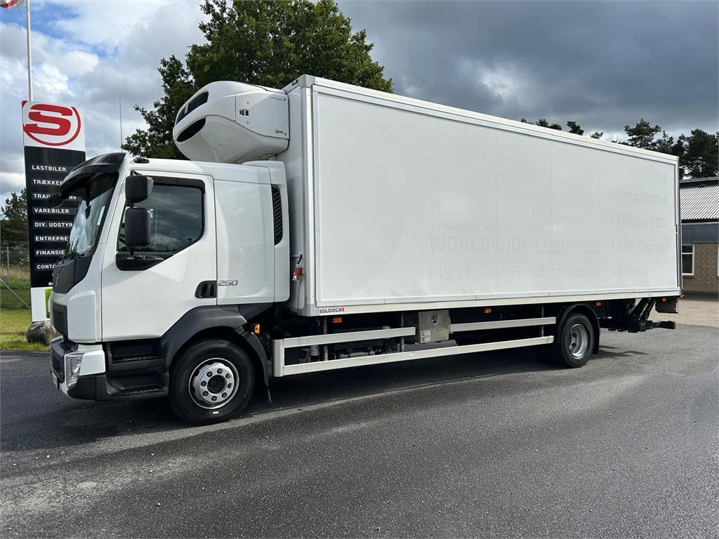 Volvo FL 250 16 ton - Koelwagen vrachtwagen: afbeelding 1 Volvo FL 250 16 ton - Koelwagen vrachtwagen: afbeelding 1