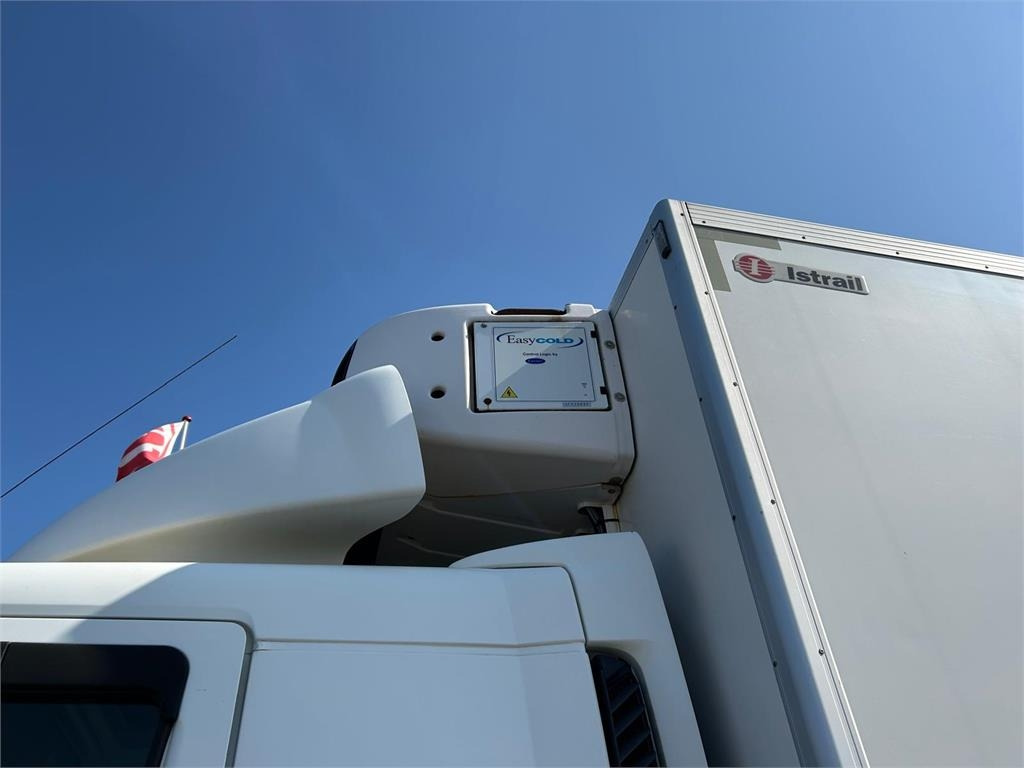 Volvo FL 280 (12 ton) Dobbelt compartment  - Koelwagen vrachtwagen: afbeelding 3 Volvo FL 280 (12 ton) Dobbelt compartment  - Koelwagen vrachtwagen: afbeelding 3