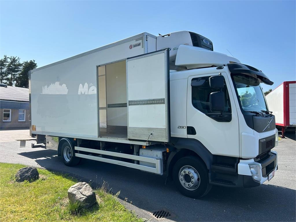Volvo FL 280 (12 ton) Dobbelt compartment - Koelwagen vrachtwagen: afbeelding 2 Volvo FL 280 (12 ton) Dobbelt compartment - Koelwagen vrachtwagen: afbeelding 2