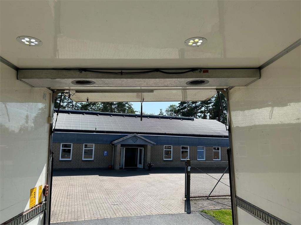 Koelwagen vrachtwagen Volvo FL 280 (12 ton) Dobbelt compartment: afbeelding 11