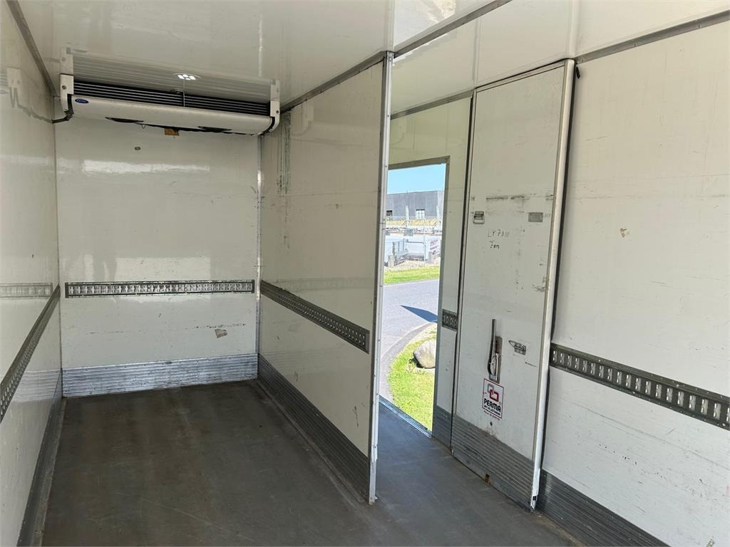 Koelwagen vrachtwagen Volvo FL 280 (12 ton) Dobbelt compartment: afbeelding 10