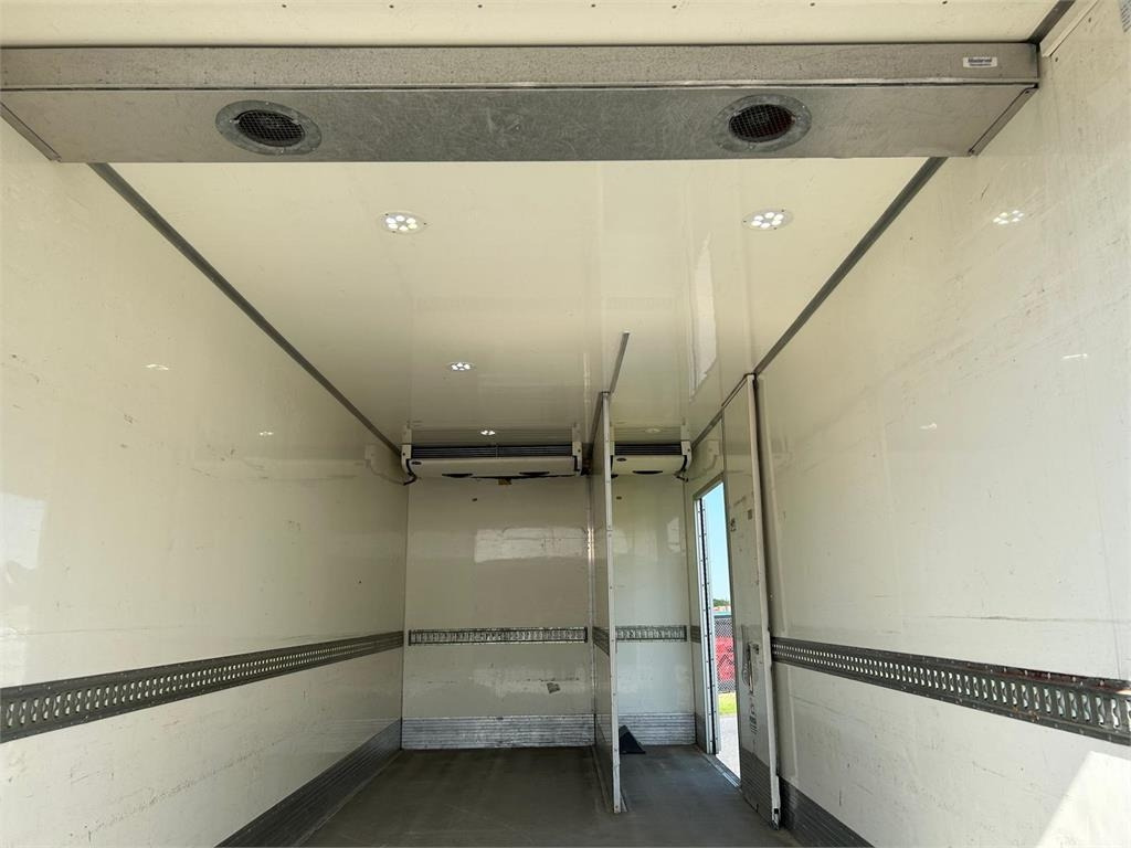 Koelwagen vrachtwagen Volvo FL 280 (12 ton) Dobbelt compartment: afbeelding 8