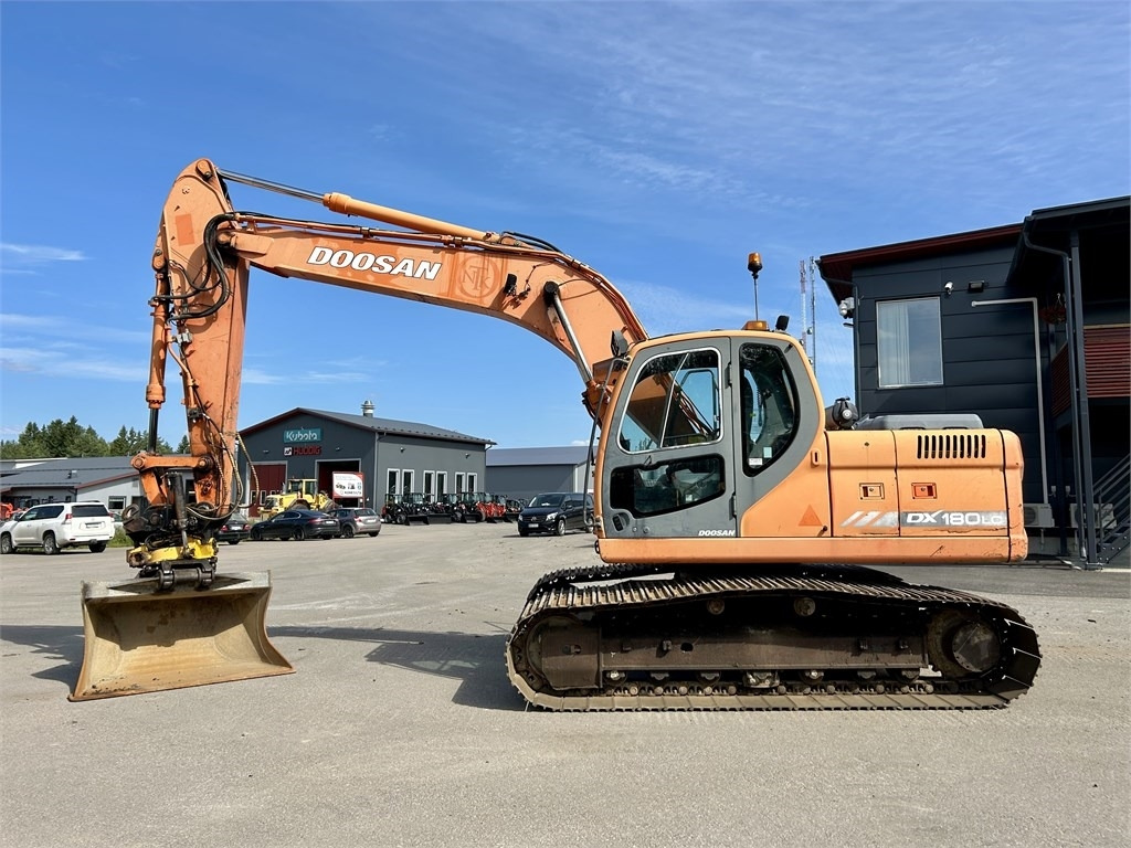 Doosan MYYTY! SOLD! DX180LC PYÖRITTÄJÄLLÄ - Rupsgraafmachine: afbeelding 1 Doosan MYYTY! SOLD! DX180LC PYÖRITTÄJÄLLÄ - Rupsgraafmachine: afbeelding 1