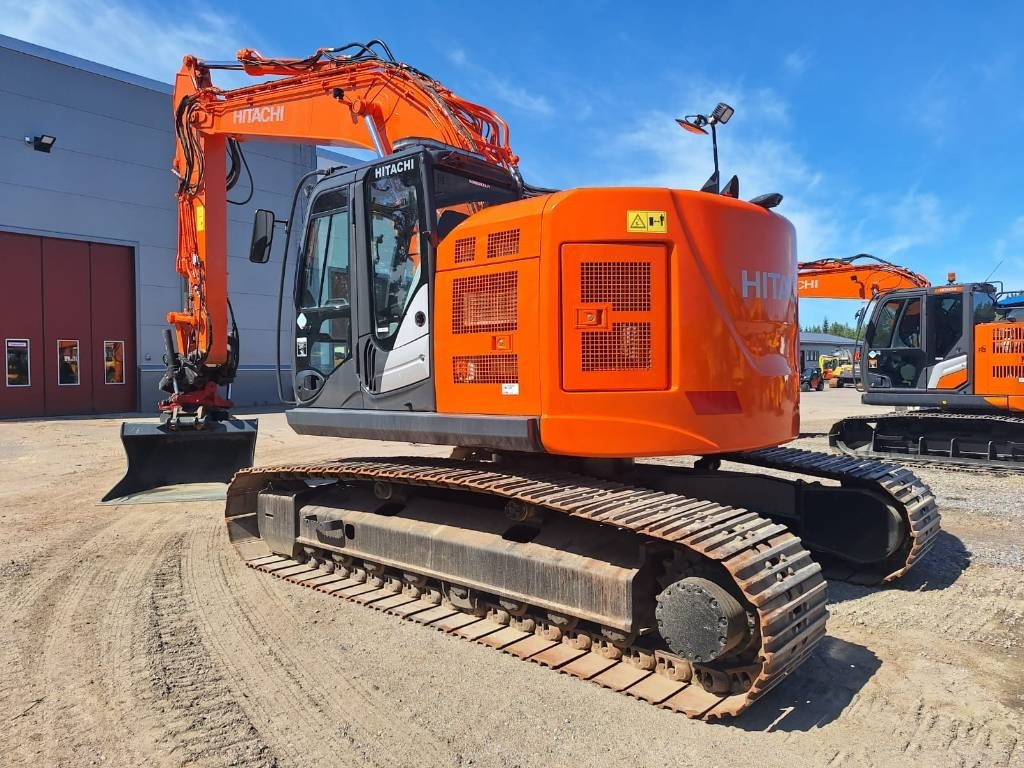 Hitachi ZX225USLC-5 PYÖRITTÄJÄ+PIHDIT YM. - Rupsgraafmachine: afbeelding 2 Hitachi ZX225USLC-5 PYÖRITTÄJÄ+PIHDIT YM. - Rupsgraafmachine: afbeelding 2