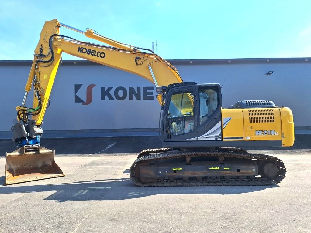 Kobelco SK210LC-11 PYÖRITTÄJÄLLÄ - Rupsgraafmachine: afbeelding 1 Kobelco SK210LC-11 PYÖRITTÄJÄLLÄ - Rupsgraafmachine: afbeelding 1