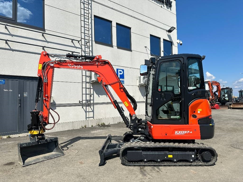 Kubota KX037-4 PYÖRITTÄJÄLLÄ - Minigraafmachine: afbeelding 1 Kubota KX037-4 PYÖRITTÄJÄLLÄ - Minigraafmachine: afbeelding 1
