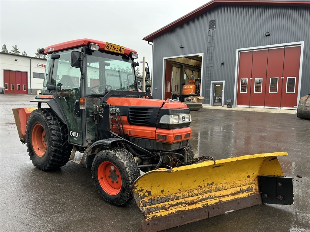 Kubota L 3600 AURA JA HIEKOTIN - Gemeentelijke tractor: afbeelding 5 Kubota L 3600 AURA JA HIEKOTIN - Gemeentelijke tractor: afbeelding 5