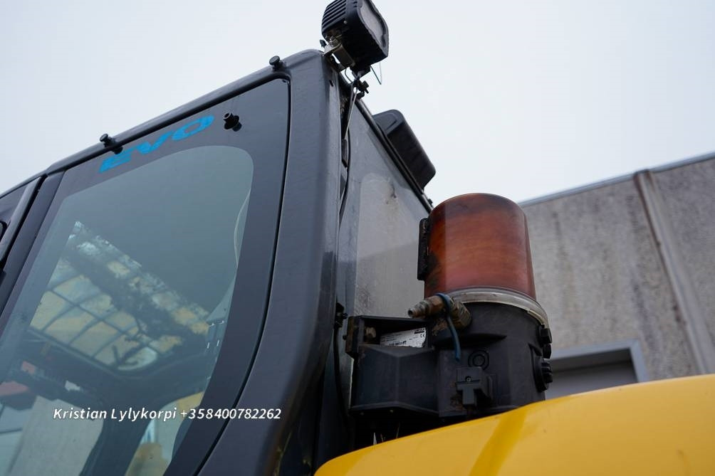 Rupsgraafmachine New Holland E140CSR PYÖRITTÄJÄLLÄ: afbeelding 18