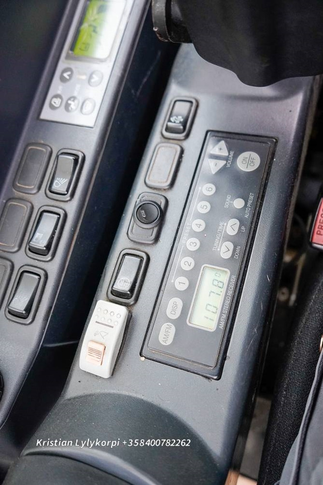 Rupsgraafmachine New Holland E140CSR PYÖRITTÄJÄLLÄ: afbeelding 24