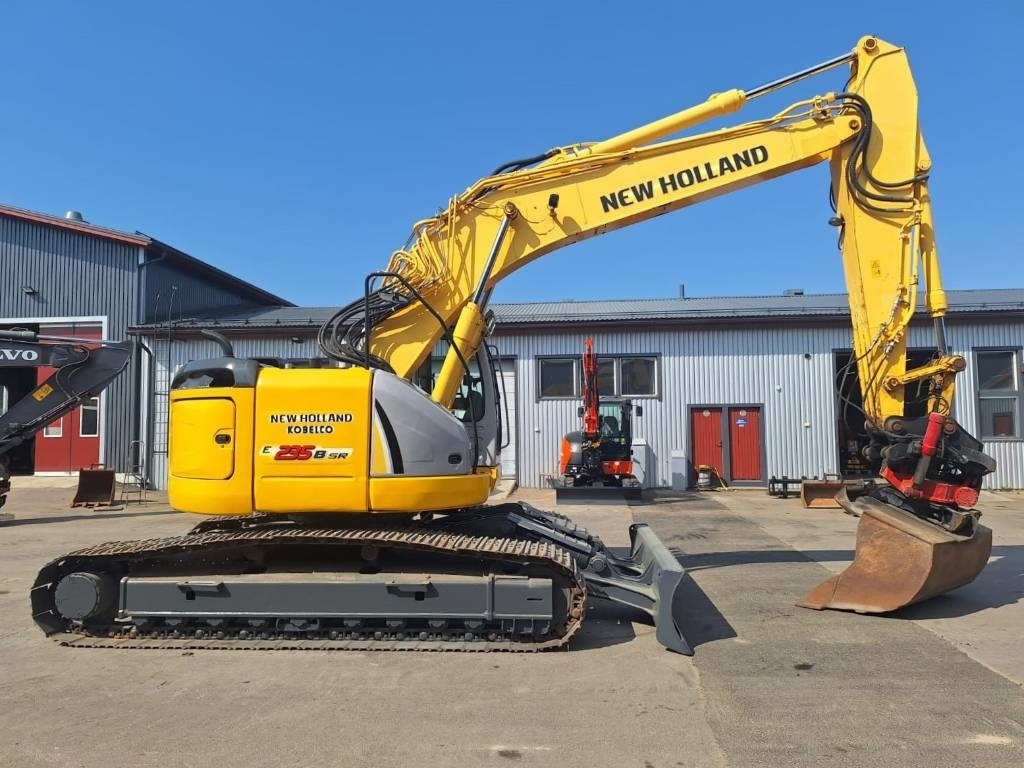 New Holland MYYTY! SOLD! E235BSRLC PYÖRITTÄJÄLLÄ - Rupsgraafmachine: afbeelding 5 New Holland MYYTY! SOLD! E235BSRLC PYÖRITTÄJÄLLÄ - Rupsgraafmachine: afbeelding 5