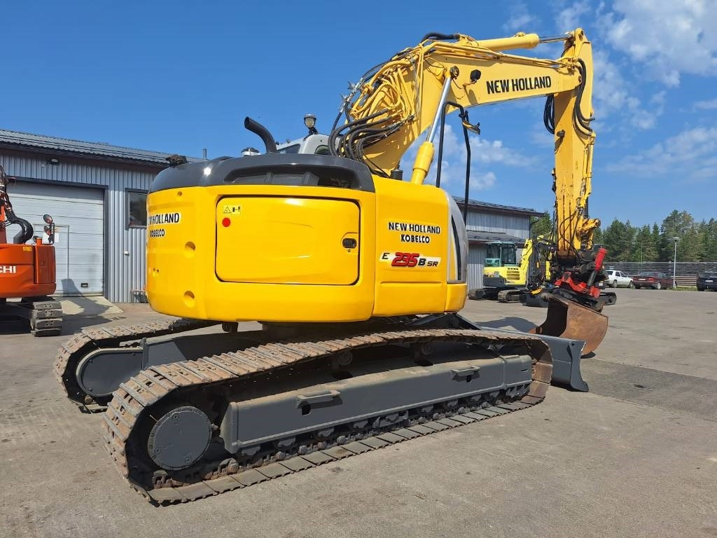 New Holland MYYTY! SOLD! E235BSRLC PYÖRITTÄJÄLLÄ - Rupsgraafmachine: afbeelding 4 New Holland MYYTY! SOLD! E235BSRLC PYÖRITTÄJÄLLÄ - Rupsgraafmachine: afbeelding 4