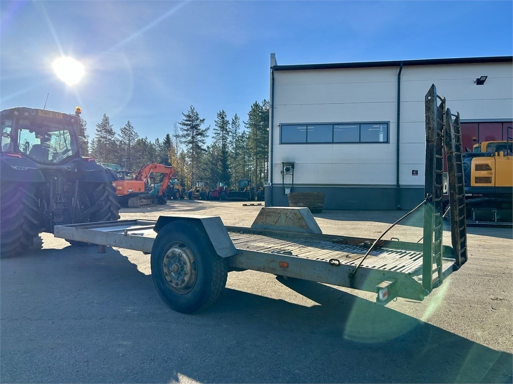 Omavalmiste 1 akselinen lavetti 6m  - Dieplader aanhangwagen: afbeelding 5 Omavalmiste 1 akselinen lavetti 6m  - Dieplader aanhangwagen: afbeelding 5