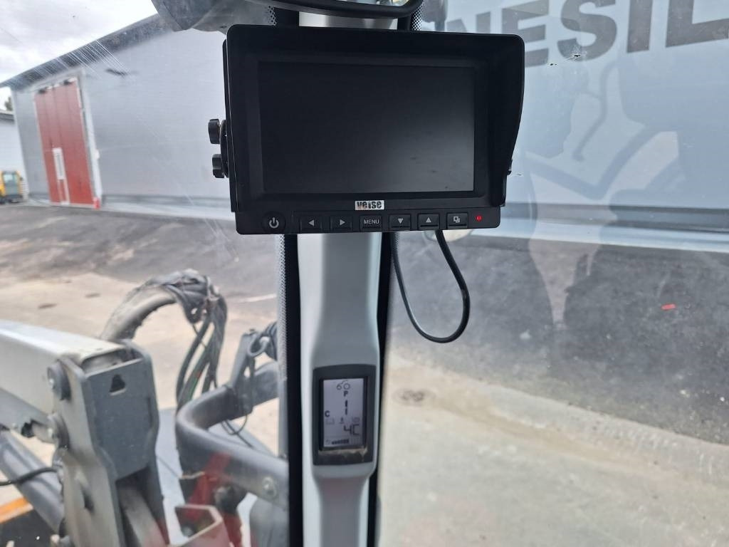 Tractor Valtra N174 VERSU ETUKUORMAAJALLA: afbeelding 11