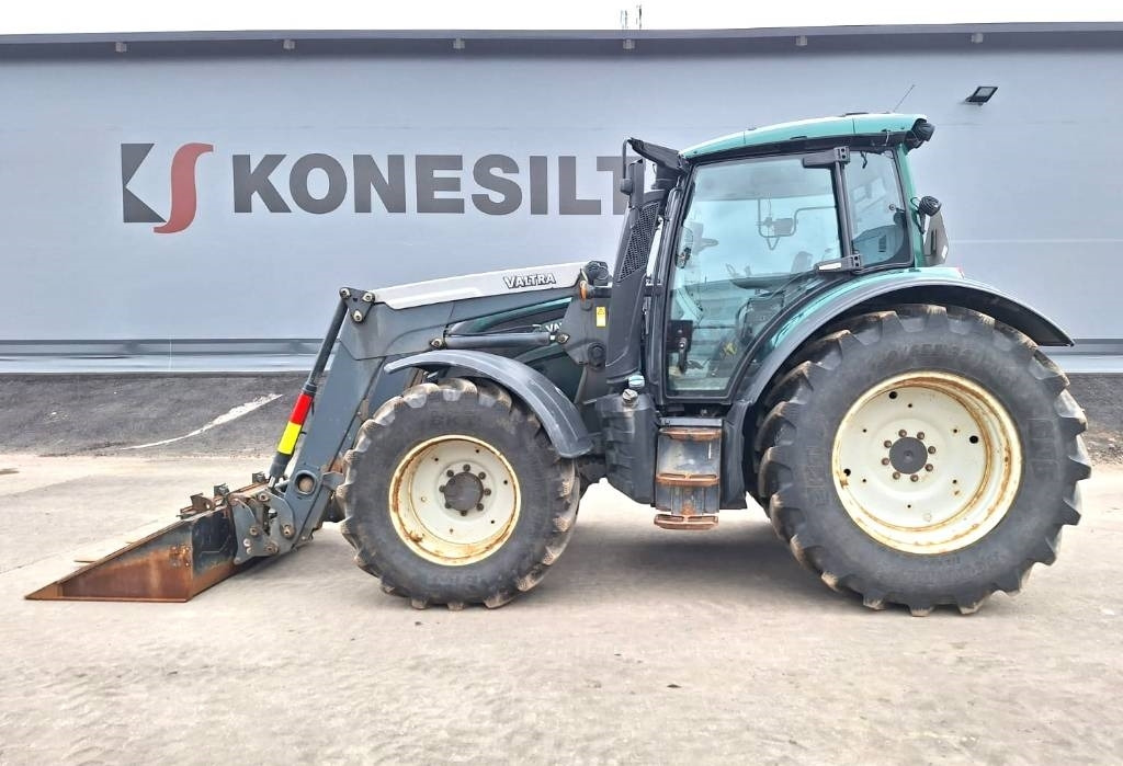 Valtra N174 VERSU ETUKUORMAAJALLA - Tractor: afbeelding 1 Valtra N174 VERSU ETUKUORMAAJALLA - Tractor: afbeelding 1