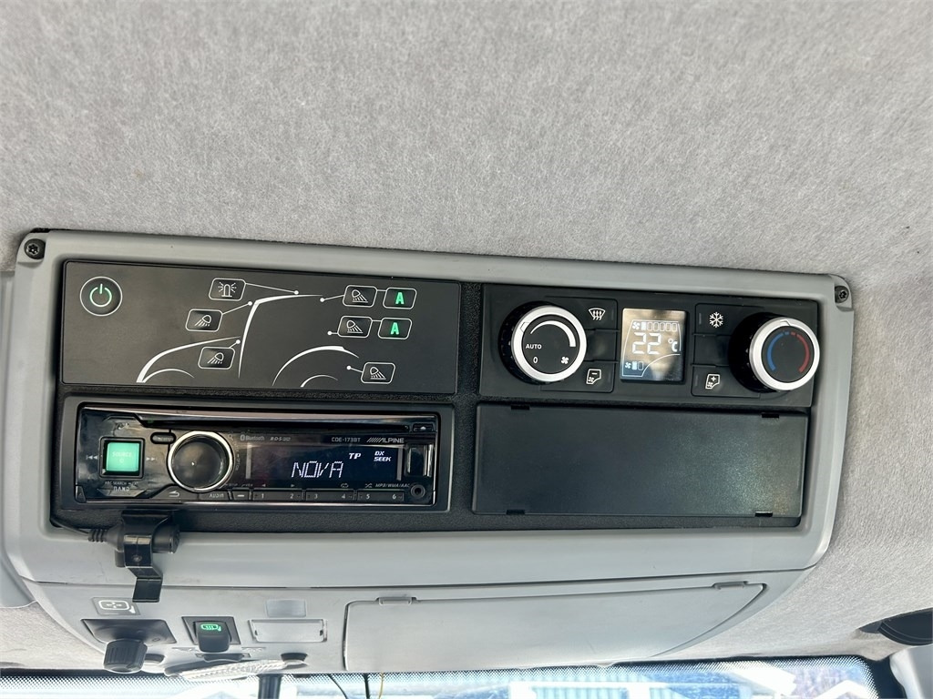 Tractor Valtra N174 VERSU ETUKUORMAAJALLA: afbeelding 17