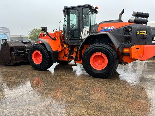 Hitachi ZW220-6. Hochkippschaufel. Wage. - Wiellader: afbeelding 2 Hitachi ZW220-6. Hochkippschaufel. Wage. - Wiellader: afbeelding 2