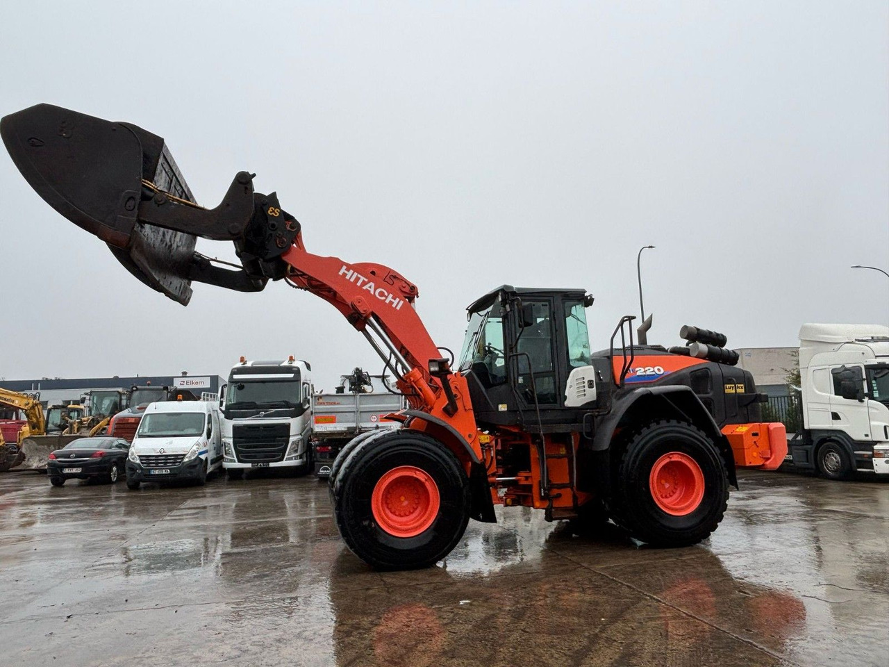 Hitachi ZW220-6. Hochkippschaufel. Wage. - Wiellader: afbeelding 4 Hitachi ZW220-6. Hochkippschaufel. Wage. - Wiellader: afbeelding 4