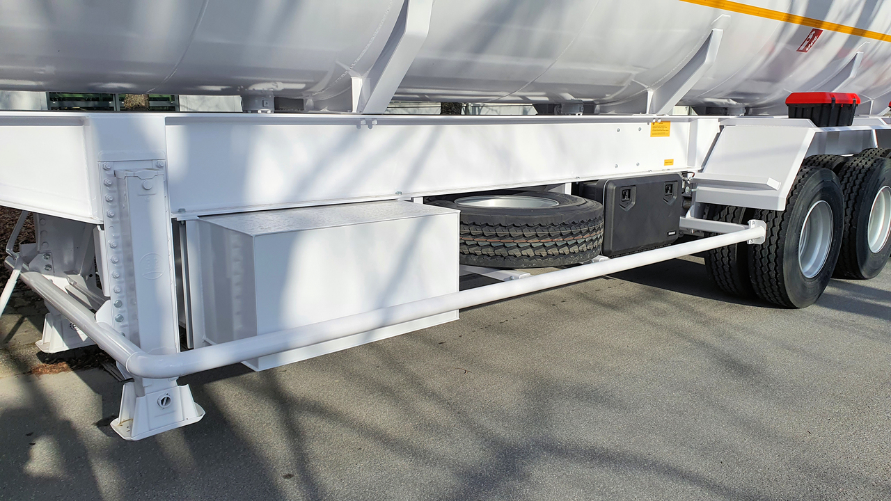 Sievering 40000 LITRE ADR FUEL TANK SEMI-TRAILER FOR MERCEDES ACTROS - Tankoplegger: afbeelding 5 Sievering 40000 LITRE ADR FUEL TANK SEMI-TRAILER FOR MERCEDES ACTROS - Tankoplegger: afbeelding 5