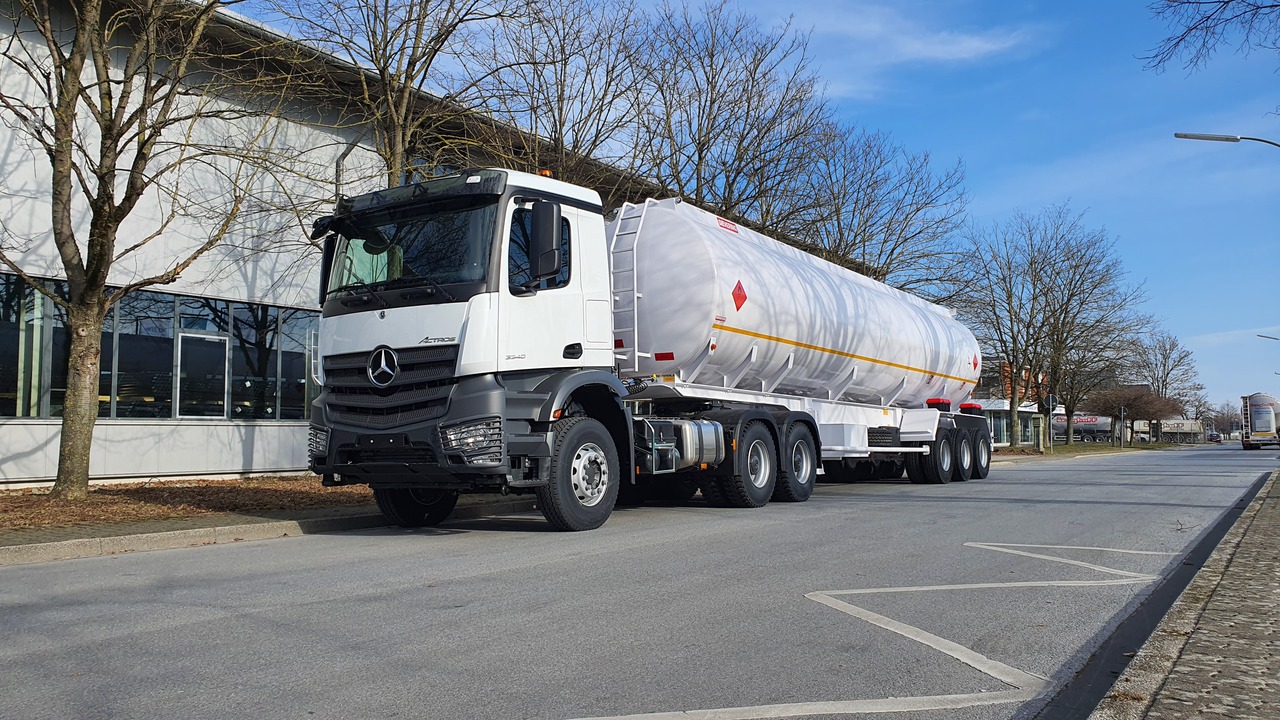 Sievering 40000 LITRE ADR FUEL TANK SEMI-TRAILER FOR MERCEDES ACTROS - Tankoplegger: afbeelding 2 Sievering 40000 LITRE ADR FUEL TANK SEMI-TRAILER FOR MERCEDES ACTROS - Tankoplegger: afbeelding 2