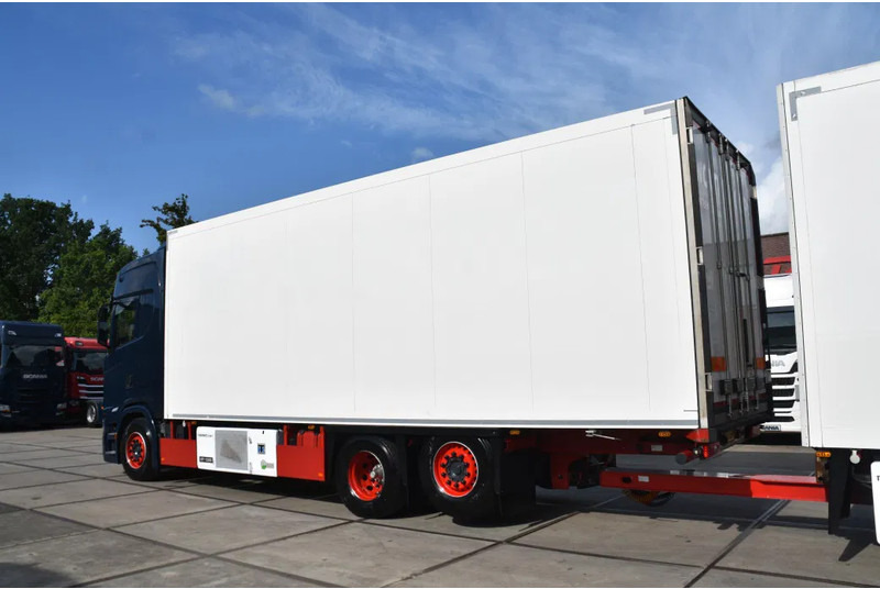 Scania S520 V8 NGS 6x2*4NB - THERMO KING - RETARDER - FULL AIR - WHEELBASE: 515 CM - LED LIGHTS - TOP CONDITION - - Koelwagen vrachtwagen: afbeelding 3 Scania S520 V8 NGS 6x2*4NB - THERMO KING - RETARDER - FULL AIR - WHEELBASE: 515 CM - LED LIGHTS - TOP CONDITION - - Koelwagen vrachtwagen: afbeelding 3